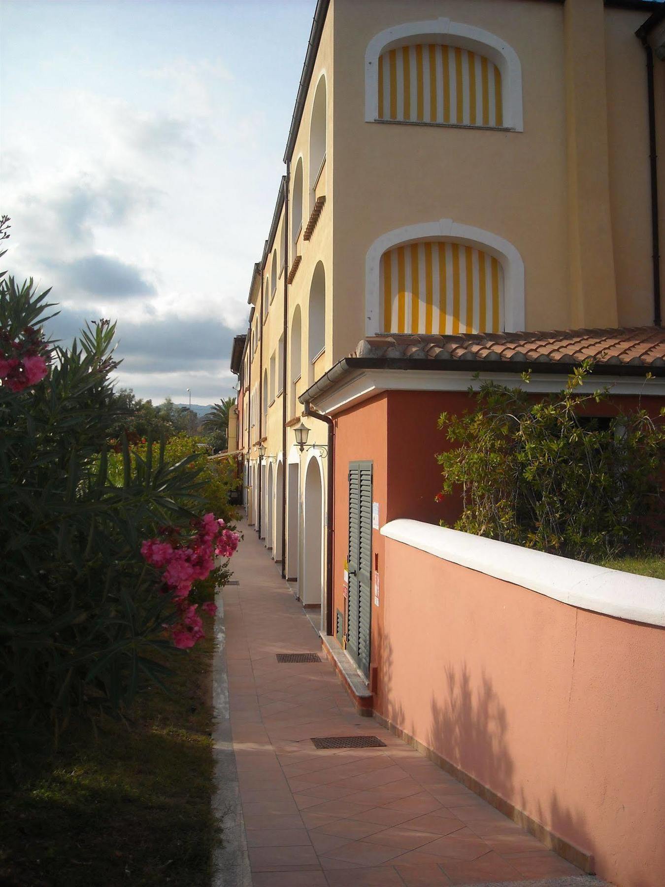 Residence Il Borgo Orosei Exterior foto